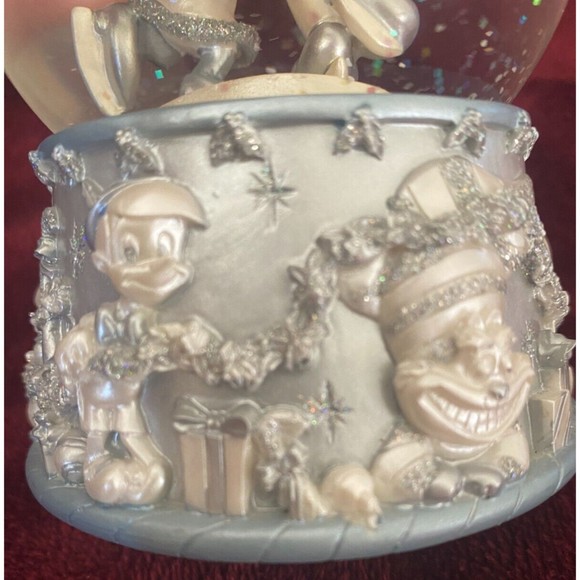 Special Edition Mickey And Minnie Skating Silver Snow Globe Disney Store 2002 - Picture 12 of 16